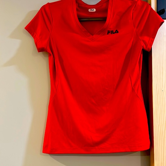 Fila t shirt size small - Picture 6 of 6